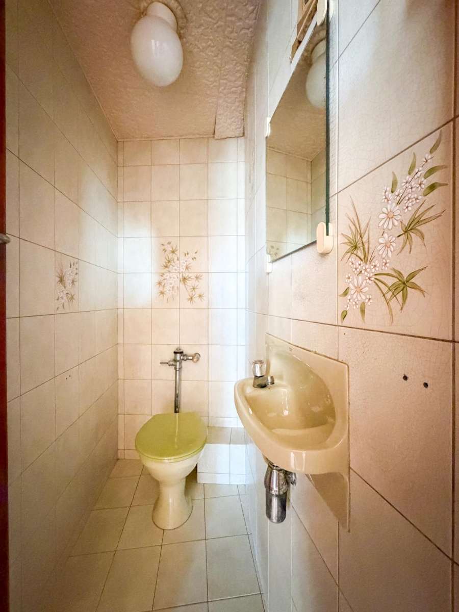 2 Bedroom Property for Sale in Vredehoek Western Cape